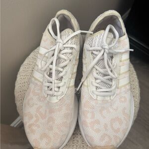 adidas Women's Beige and White Patterned Sneakers
